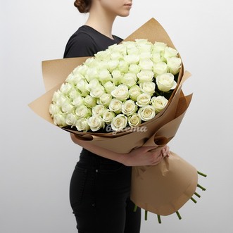 101 белая роза в крафте 70 см 101 белая роза в крафте 70 см
