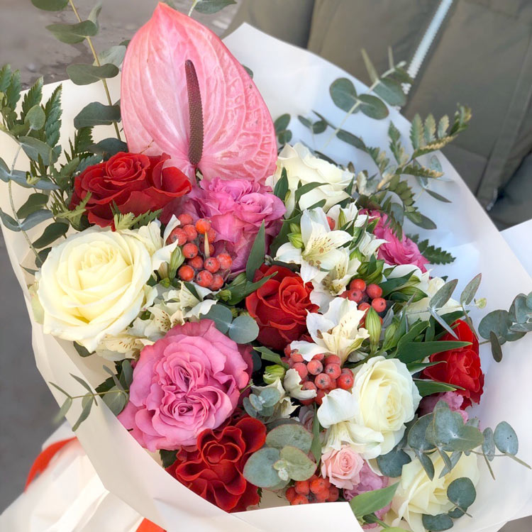 Букет «Яркий гранат» (вид вблизи)