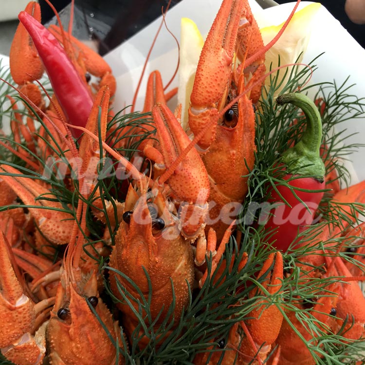 Букет из раков (500 гр) и перца (крупный план)