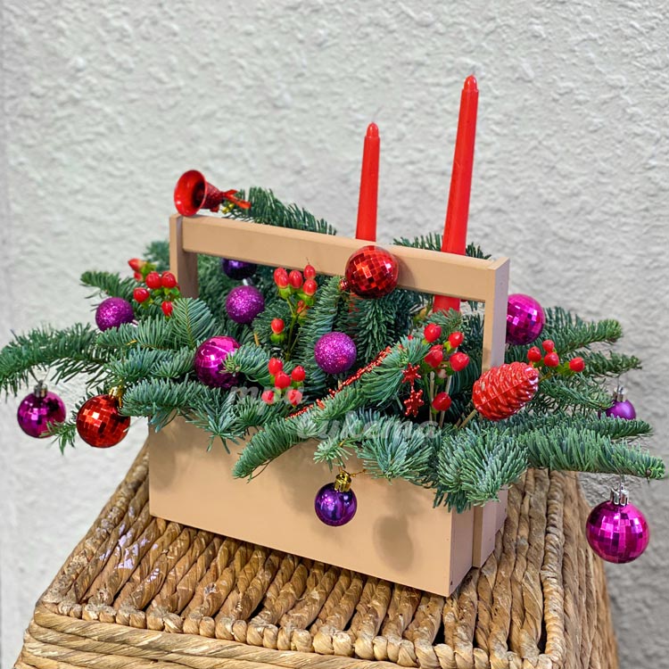 Новогодний подарок в ящичке (вид сбоку)