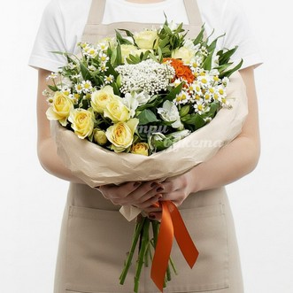 Букет из ромашек и целозии