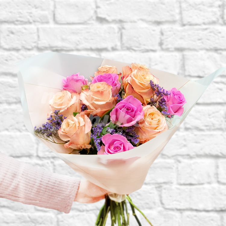 Букет розовых и персиковых роз