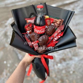 Сладкий букет с колой и зефиром