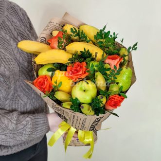 Букет из бананов, яблок, груш и роз Букет из бананов, яблок, груш и роз