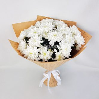 Букет из белых хризантем в крафте Букет из белых хризантем в крафте