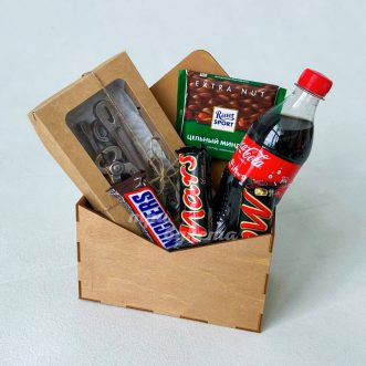 Конверт на 23 февраля со сладостями